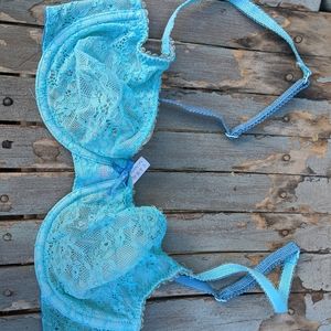 Women's Cosmopolitan Light Blue Lace Wire Bra 34C